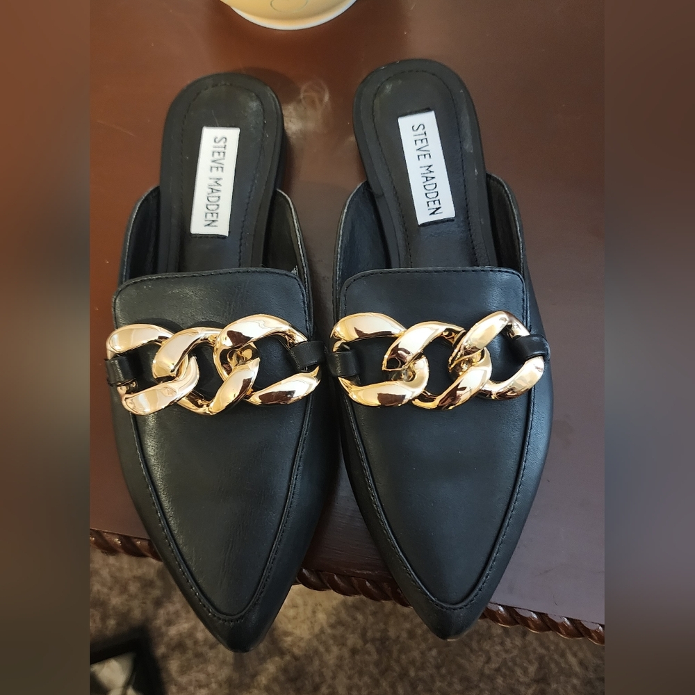 Steve Madden Black Leather and Gold Women's Loafers